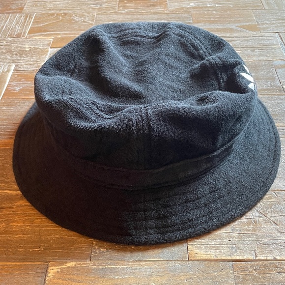 Adidas Unisex Terry Bucket Hat🖤 - Picture 5 of 10